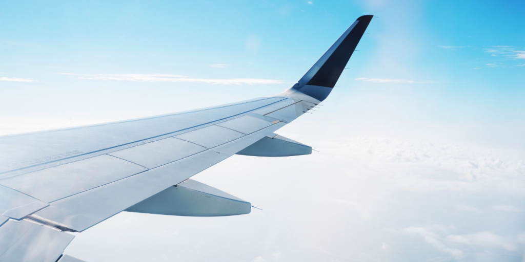 Passagens Aéreas com Desconto: Segredos para Voar Mais e Gastar Metade
